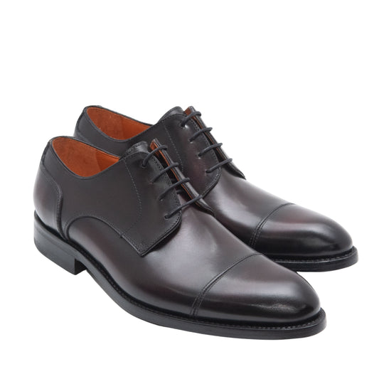 Zapato de cordones  patinado a mano. Fabricación Goodyear artesanal