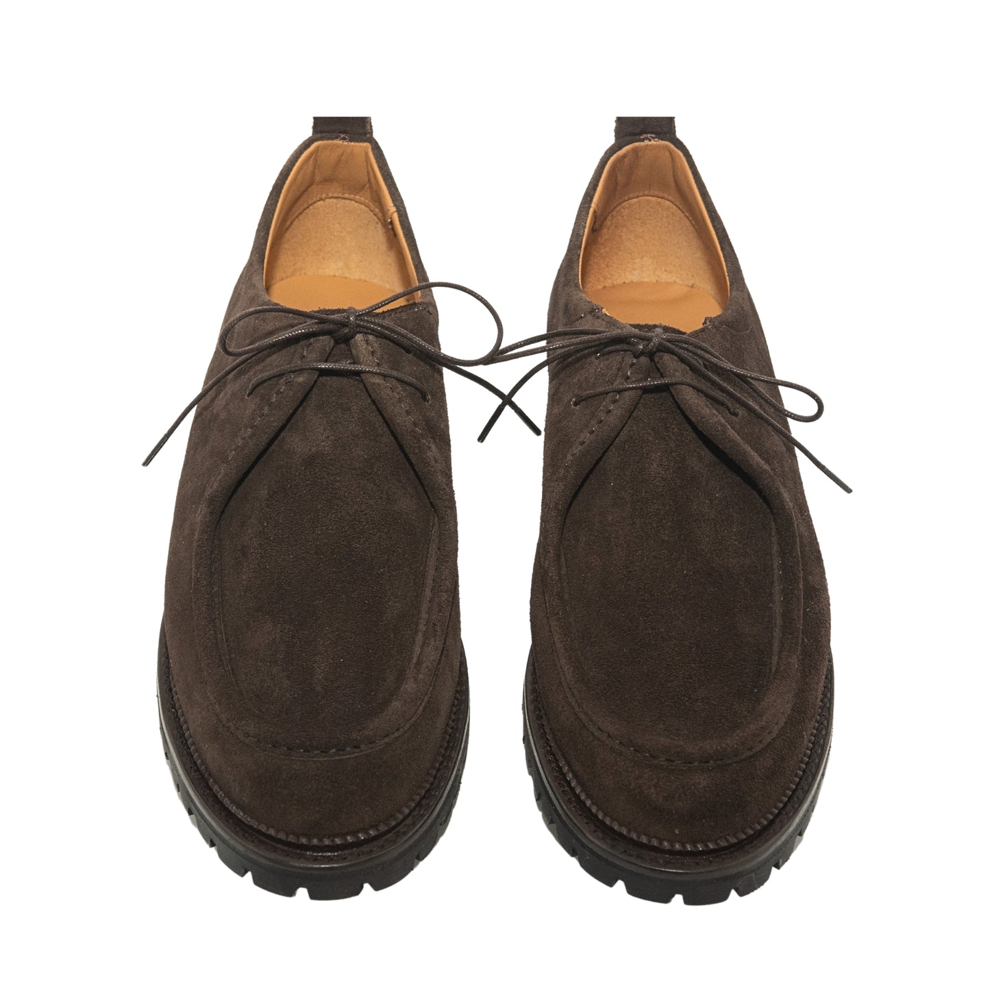 Derby cordones en piel  con goma dentada, para una silueta moderna y urbana.