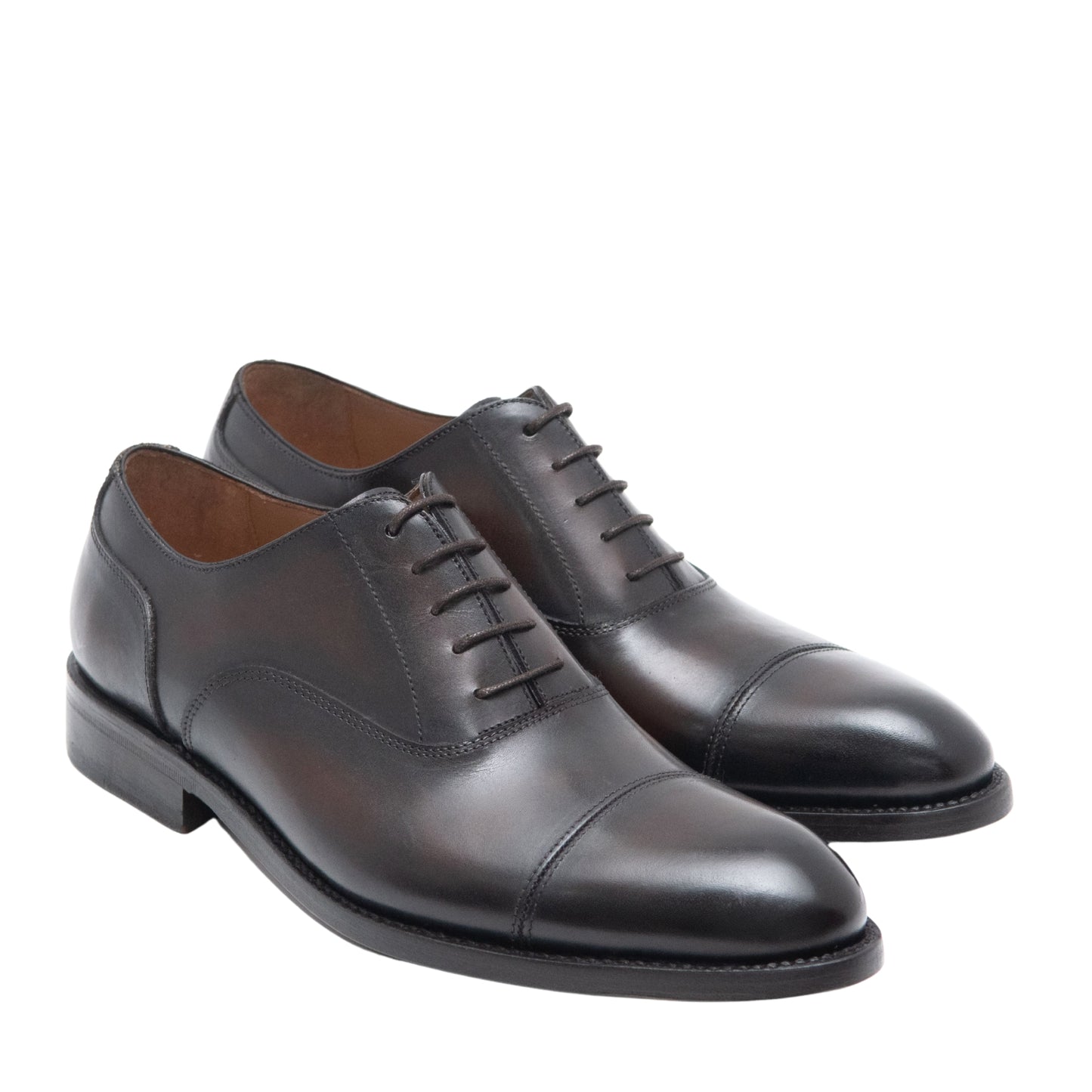 Zapato de cordones  patinado a mano. Fabricación Goodyear artesanal