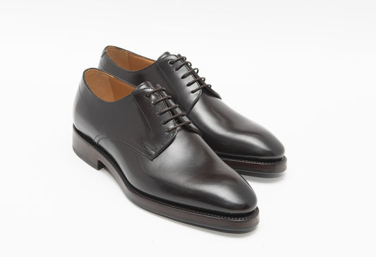 Zapato cordones liso en piel. Fabricación Goodyear