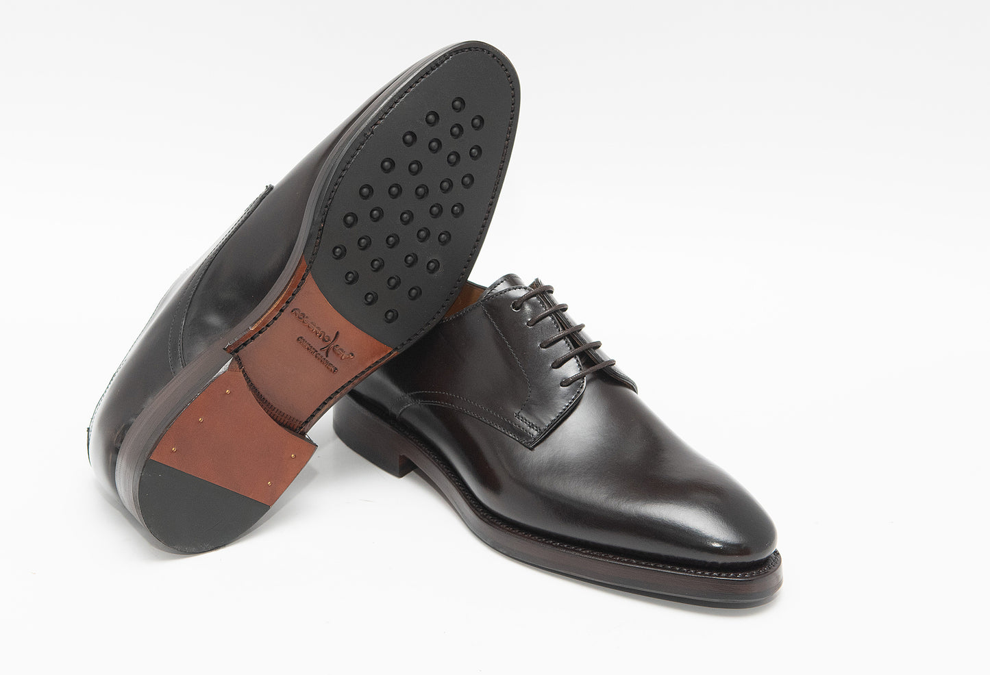 Zapato cordones liso en piel. Fabricación Goodyear