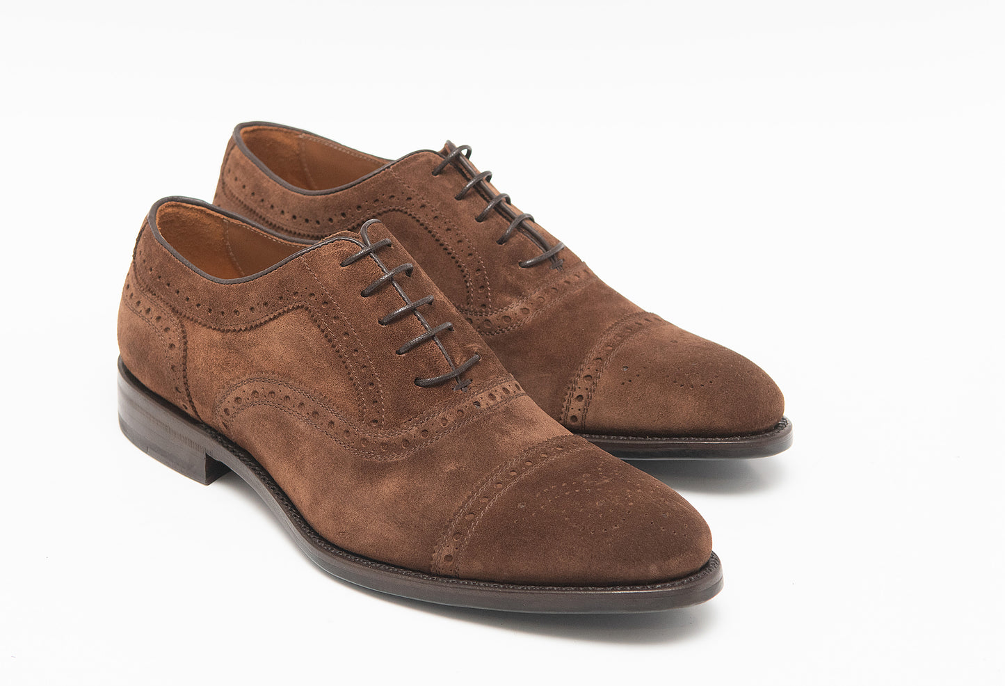 Zapato cordones en piel de ante. Fabricación Goodyear.