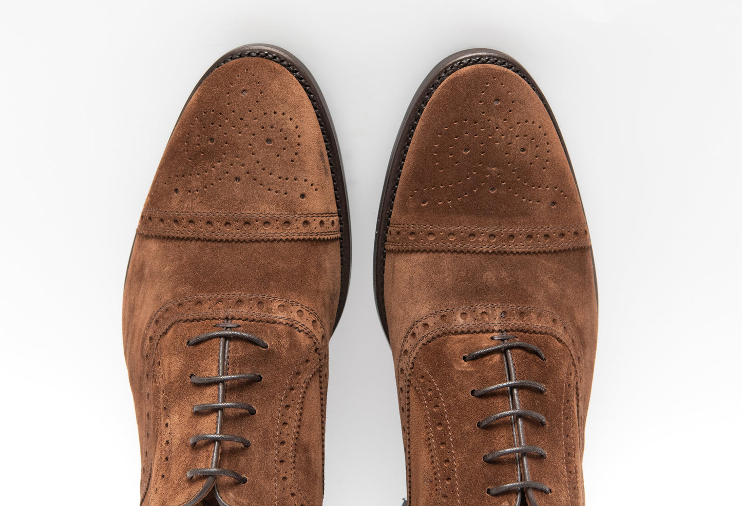 Zapato cordones en piel de ante. Fabricación Goodyear.