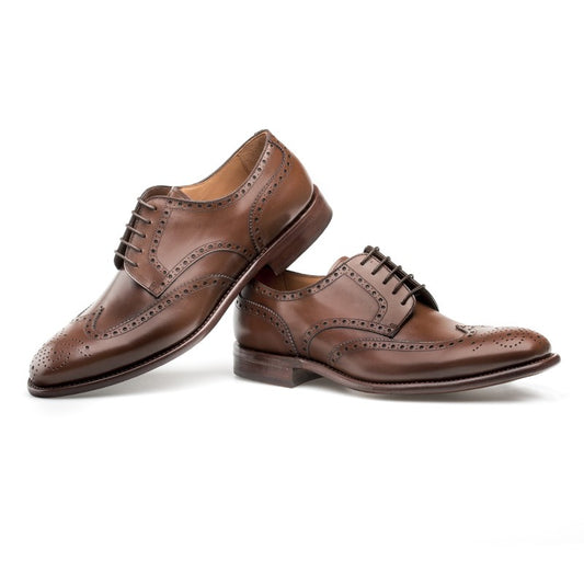 CHAUSSURE ÉTONNANTE À LACETS MARRONS